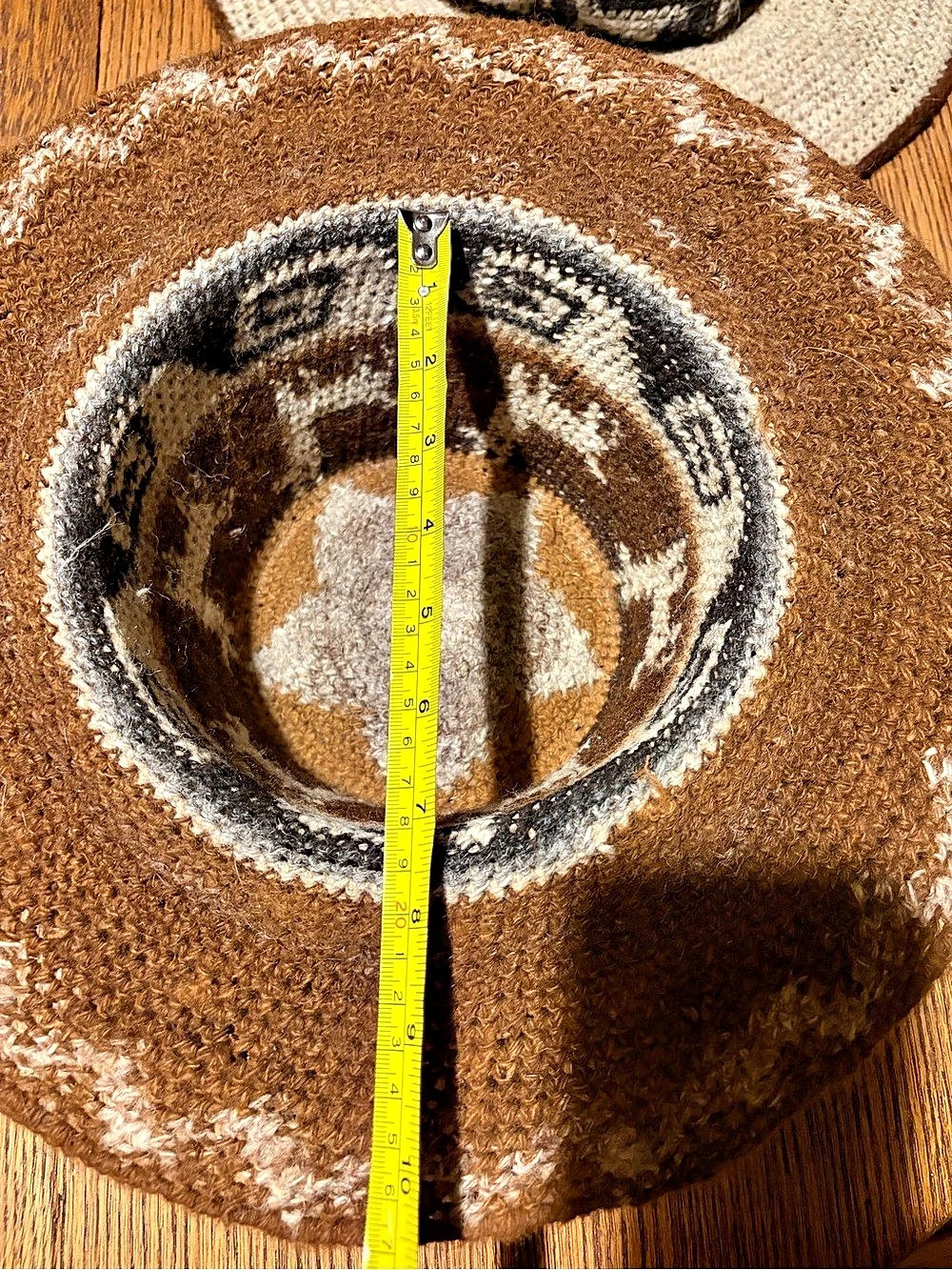 Vintage Peruvian hat - Llama pattern. - Picture 4 of 5